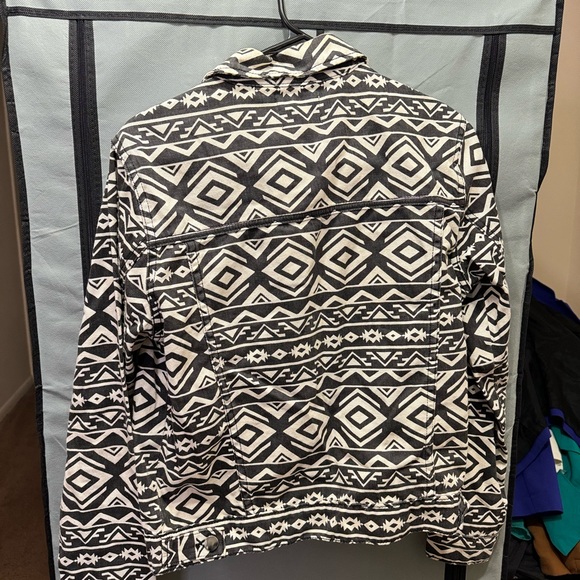 Black and White Vintage Jacket - Picture 2 of 2